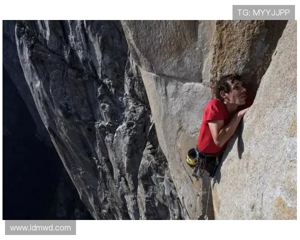深圳攀岩队在极限运动嘉年华中的耐力表现精彩点评与分析 深圳攀岩队在极限运动嘉年华中的耐力表现精彩点评与分析