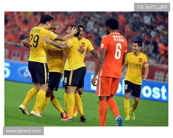 2013年恒大与鲁能激战回顾：巅峰对决中的荣耀与遗憾